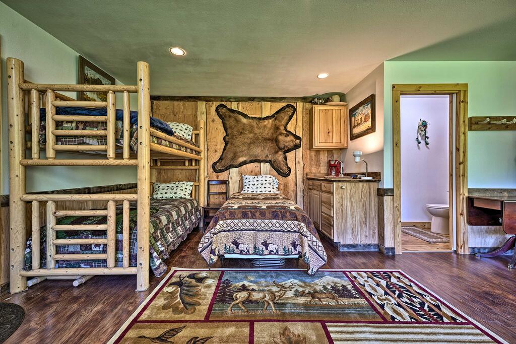 Cozy Countryside Cabin In Robie Creek Pk - thumb 1