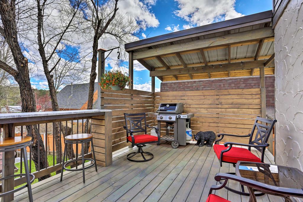 Cozy Custer Cottage With Deck - Walk To Shops And Food! - thumb 2