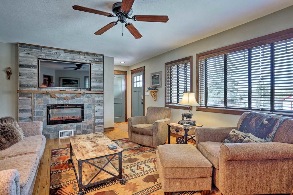 Cozy Custer Cottage With Deck - Walk To Shops And Food! - thumb 1