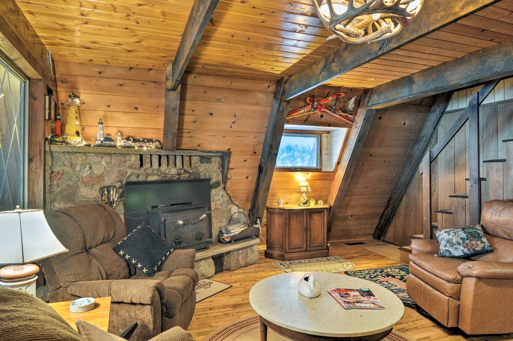 Cozy Deer Lake Cabin - 2 Mi To Boyne Mtn. Resort! - thumb 3