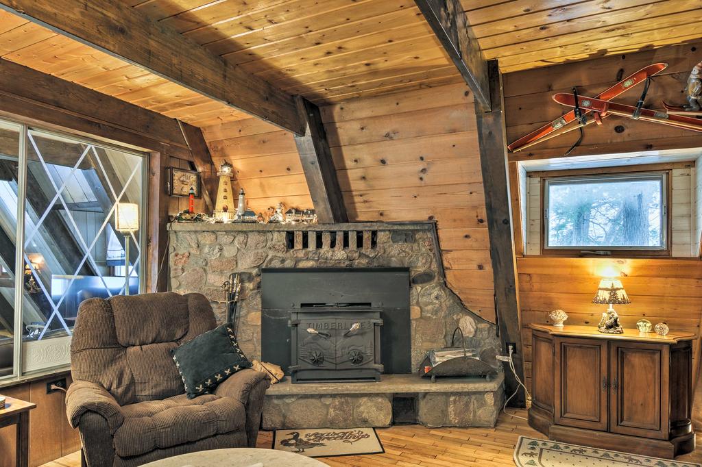 Cozy Deer Lake Cabin - 2 Mi To Boyne Mtn. Resort! - thumb 2