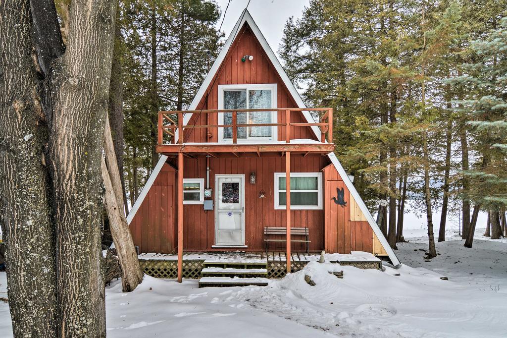 Cozy Deer Lake Cabin - 2 Mi To Boyne Mtn. Resort! - thumb 0