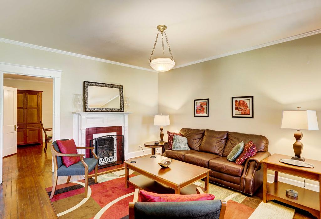 Cozy Fayetteville Home W/Yard - Close To Downtown! - thumb 3