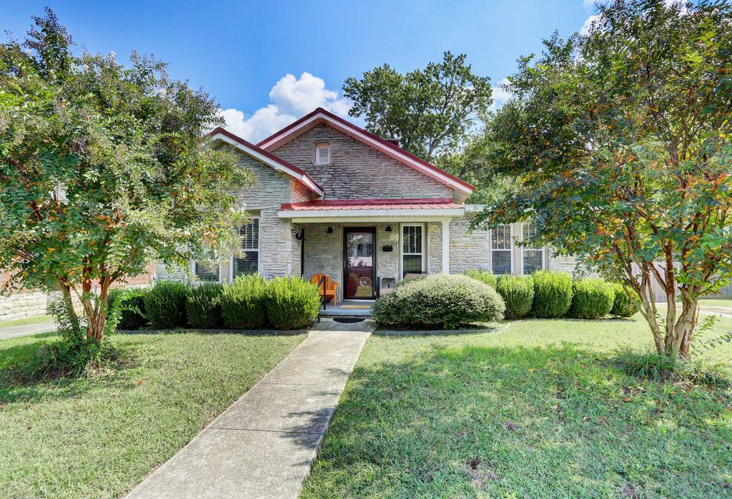 Cozy Fayetteville Home W/Yard - Close To Downtown! - thumb 1