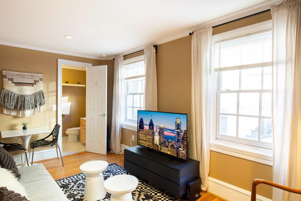 Cozy Flat In Rittenhouse W/ Private Roof Deck! - thumb 2