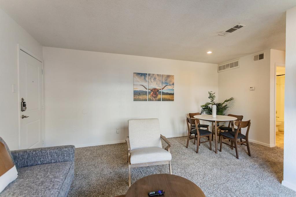 Cozy Flat In The Heart Of Midland - thumb 3