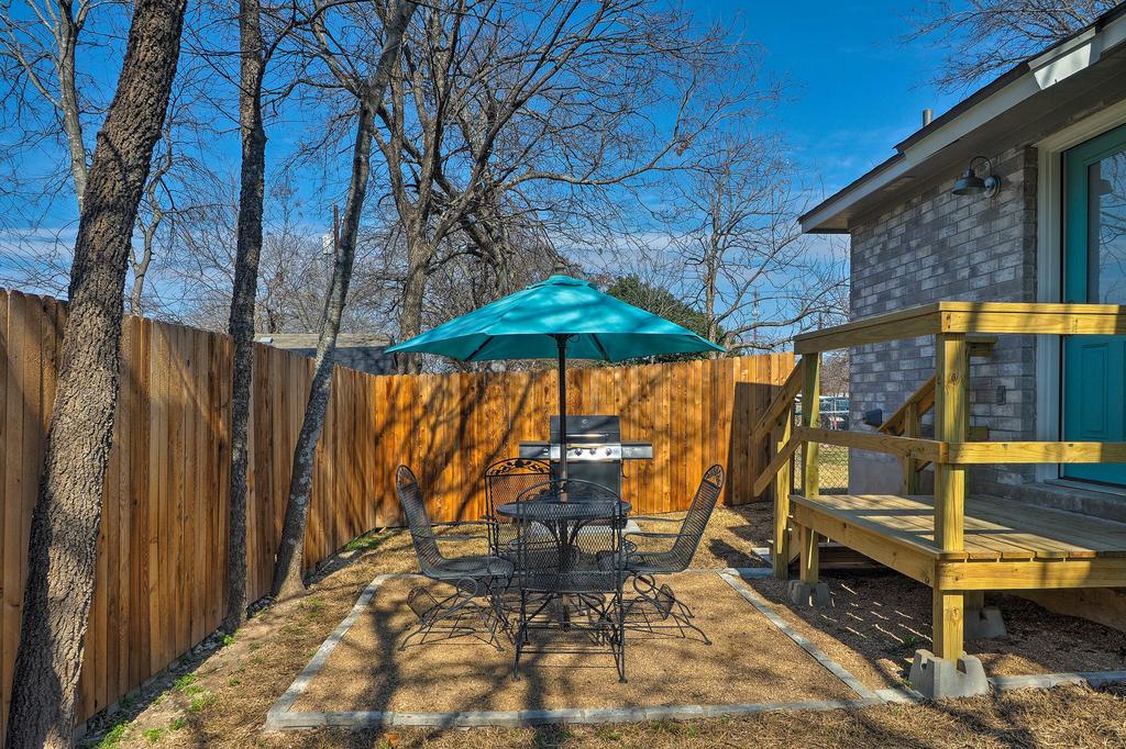 Cozy Home Blocks To Georgetown Square And SU! - thumb 2