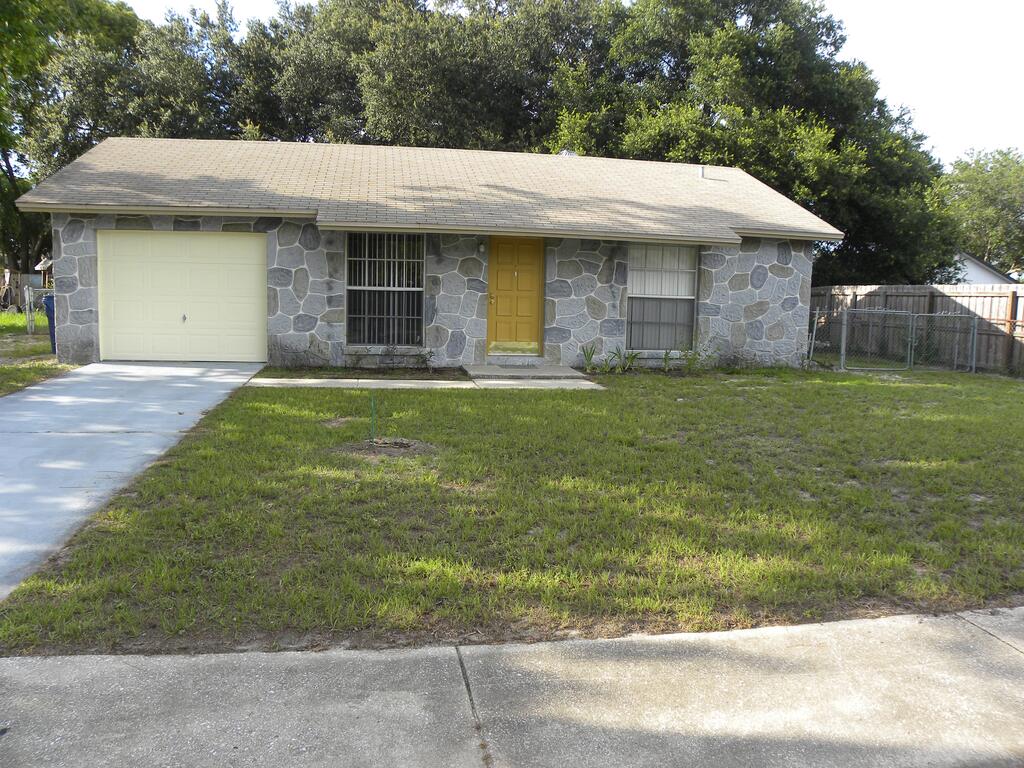 Cozy House With Fenced Yard Close To The Beaches - thumb 0