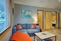 Cozy Juneau Apt Minutes to Mendenhall Glacier Tourism Bookings