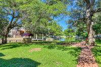 Cozy Lake LBJ Cabin on quiet canal - 4 Bed 3 Bath Vacation home in Kingsland USA Accommodation