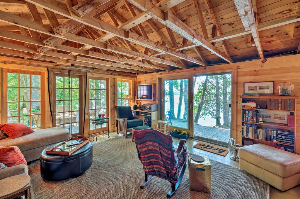 Cozy Lakefront Madison Cabin With Dock And Kayaks - thumb 3