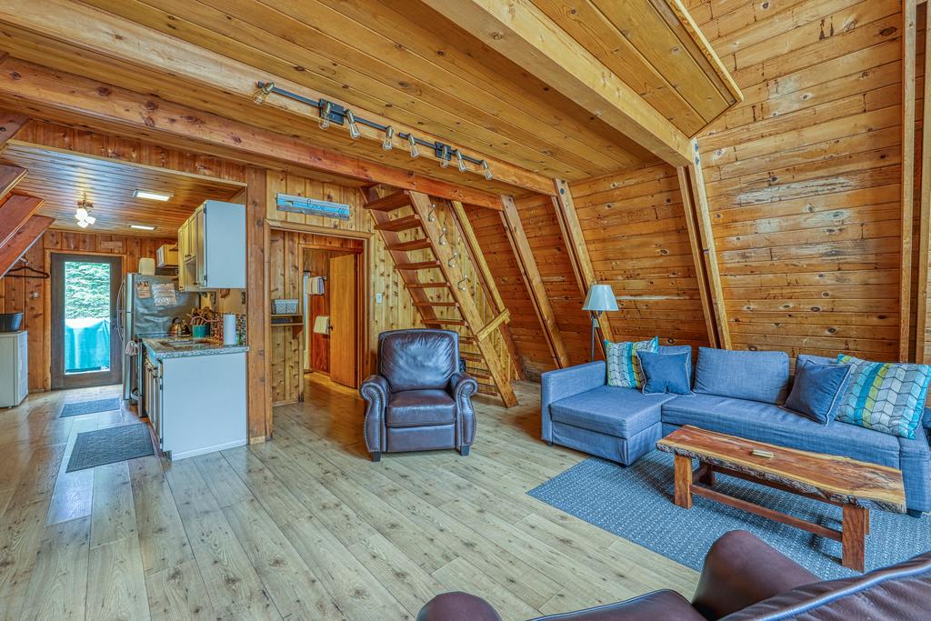 Cozy Mountain Escape In The Sierras - thumb 3