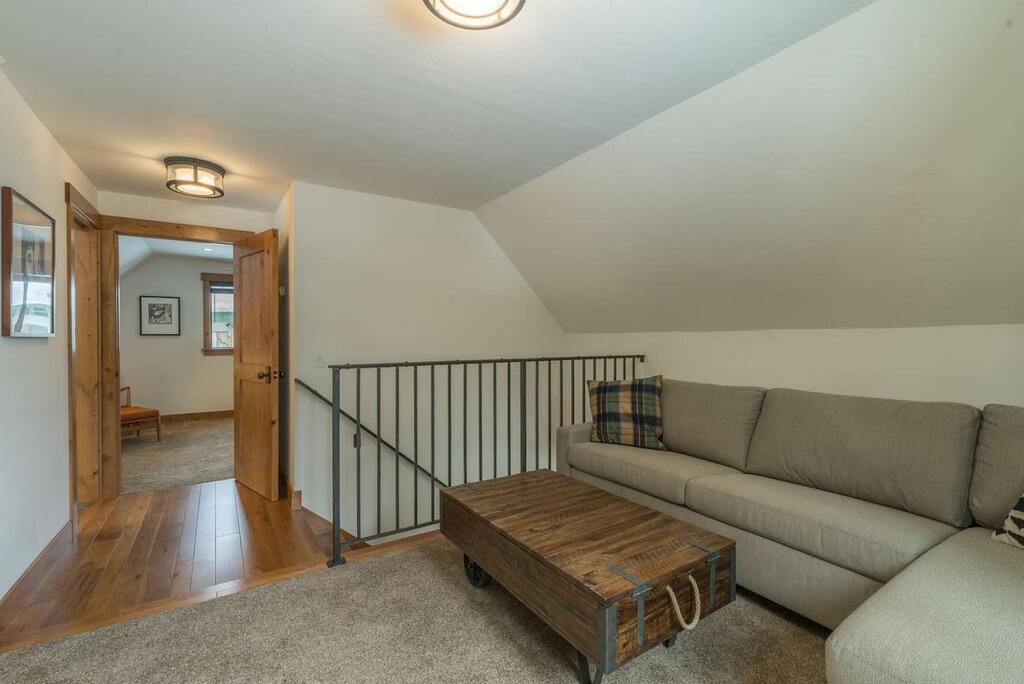 Cozy Mountain Modern Cabin On West Shore! - thumb 1