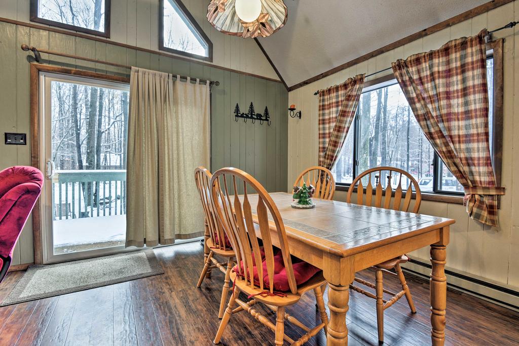Cozy Pocono Lake Cabin In Gated Community With Pools! - thumb 0