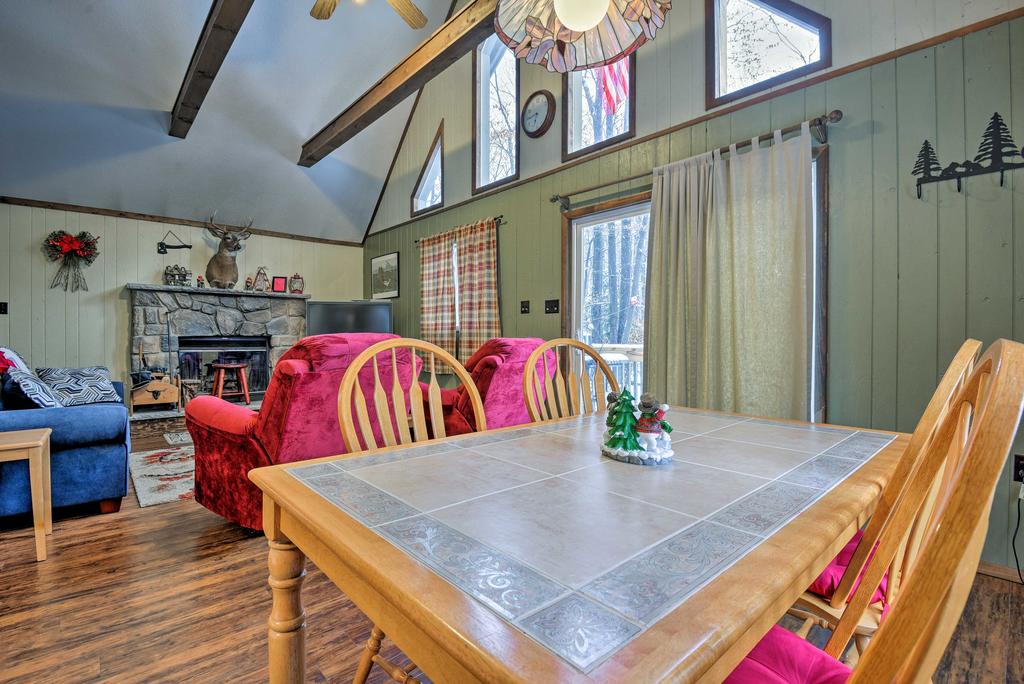 Cozy Pocono Lake Cabin In Gated Community With Pools! - thumb 3