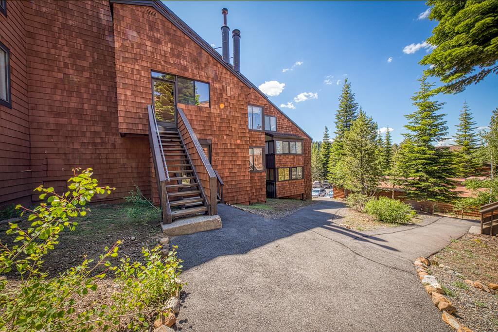 Cozy Ski Bowl Condo - 1 Bed 1 Bath Apartment In Tahoe Donner - thumb 0