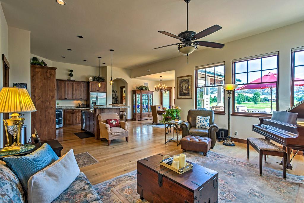 Cozy Ski Chalet - 2BR, Full Kitchen, W And D, Mtn View - thumb 2