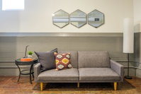 Cozy Studio Apt Minutes to Downtown Tourism Bookings