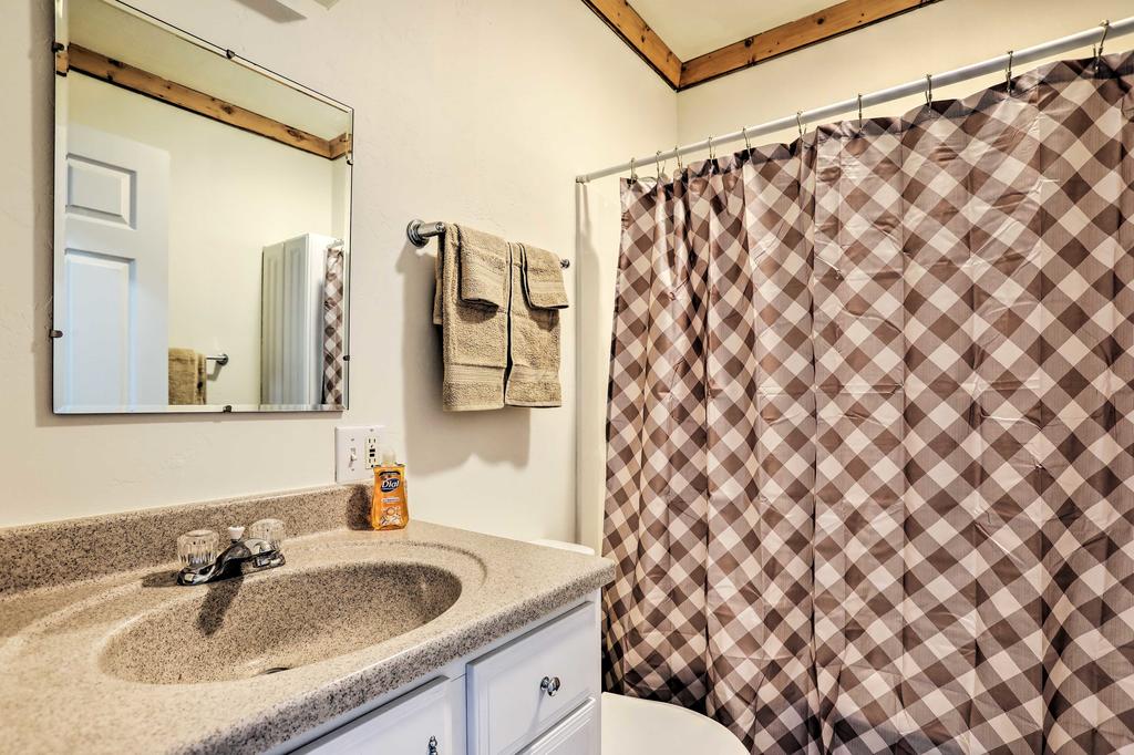 Cozy Teton Valley Escape - 11 Miles To Targhee - thumb 0