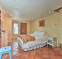 Cozy  Blue Adobe w/ Steam Room 2 Mi. from Taos! - Students Accommodation