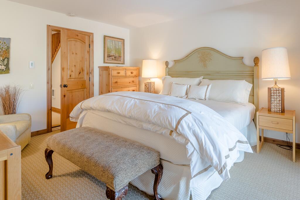 Custom Designed Ridge, On Golf Course With Elkhorn Amenities - thumb 2