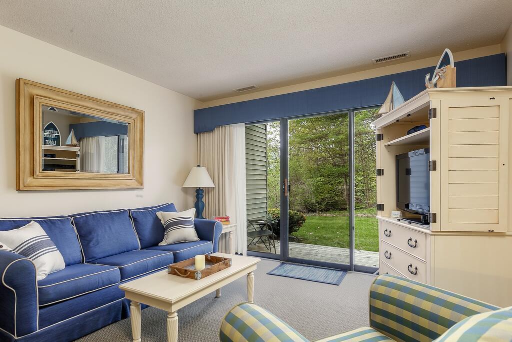 Cute Beach Side Condo On The Beautiful Bay - thumb 0