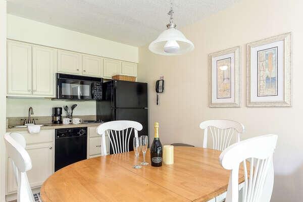 Cute Beach Side Condo On The Beautiful Bay - thumb 3