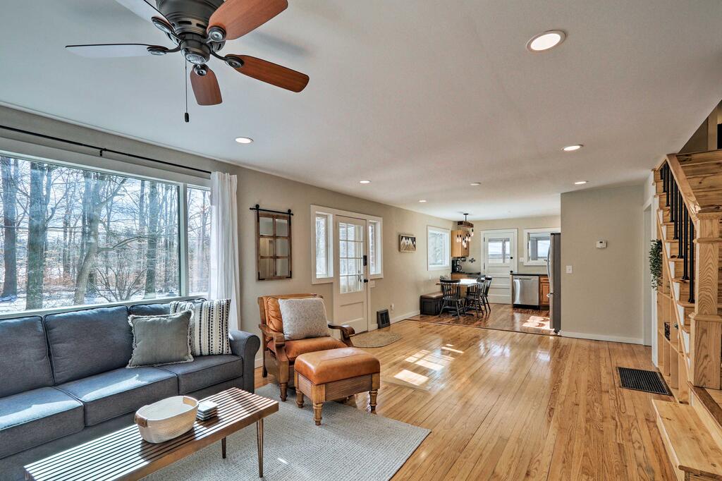 Cute Poconos Cottage - Great For Families! - thumb 3