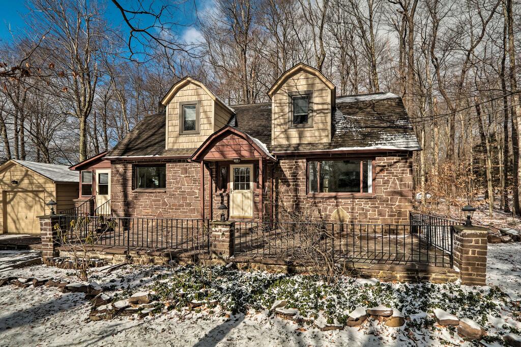 Cute Poconos Cottage - Great For Families! - thumb 2