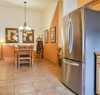 CW415 - Great downtown location with a private hot tub and shared indoor pool - Tourism Bookings