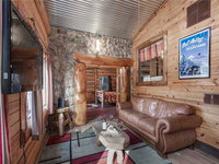 Dancing Bear 2 Bedrooms Front Porch Midtown Sleeps 6 Tourism Bookings