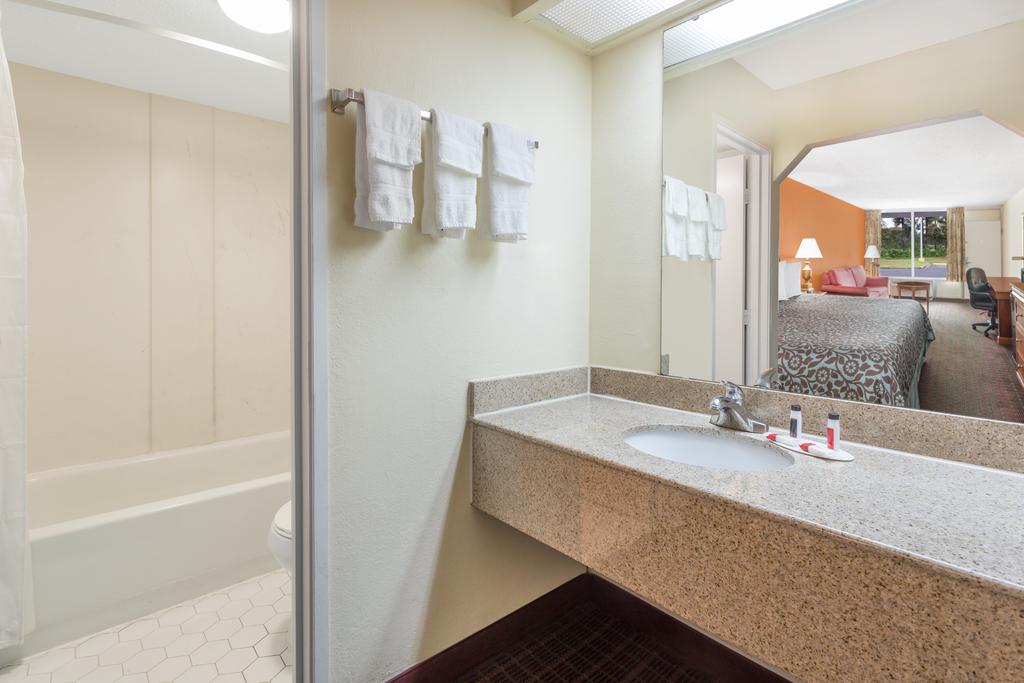 Days Inn By Wyndham Orangeburg South - thumb 3
