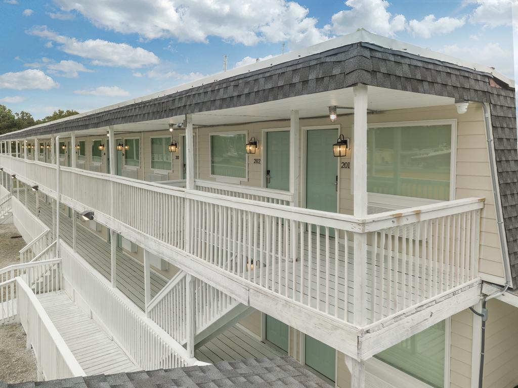 Deltaville Dockside Inn - thumb 1