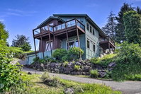 Deluxe Coastal Haven with Beautiful Bay Views Tourism Bookings