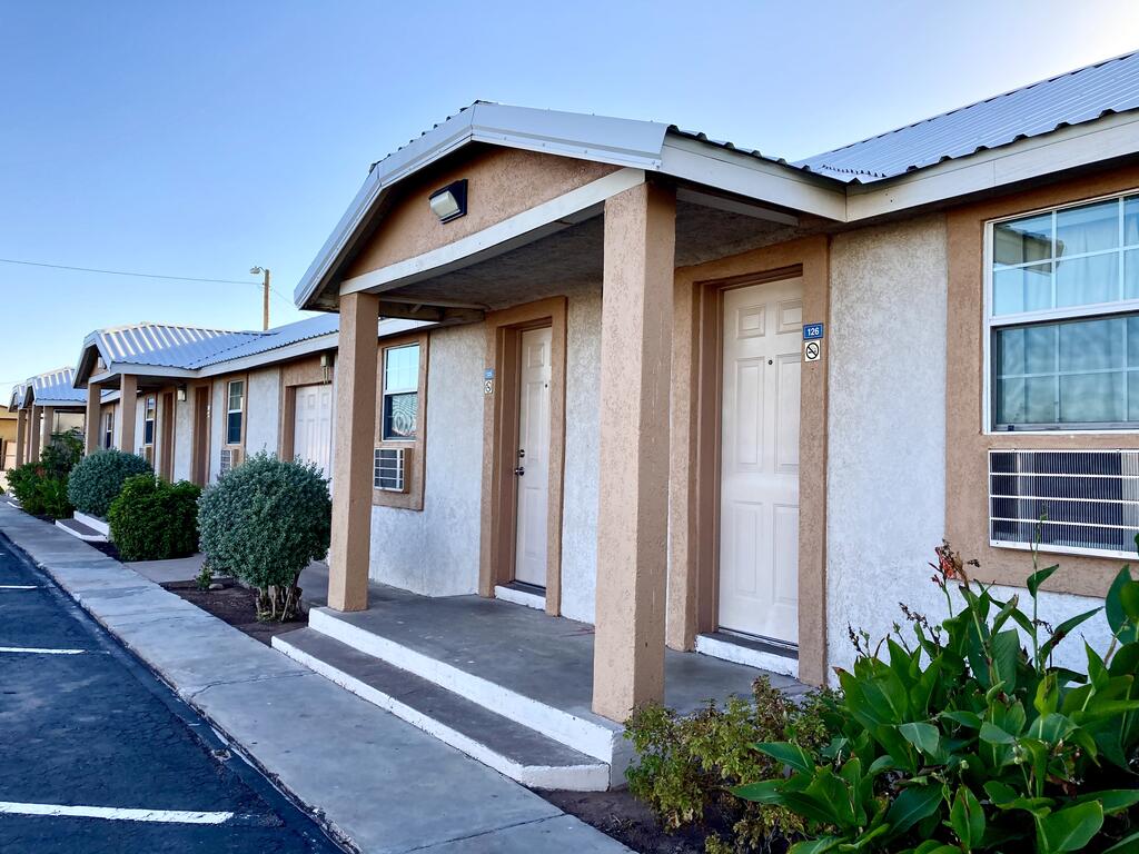 Desert Inn - thumb 1