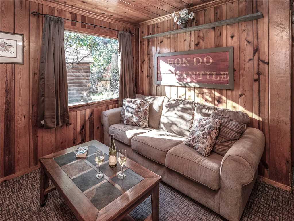 Destiny Cabin, 2 Bedrooms, Fireplace, Midtown, Sleeps 7 - thumb 0