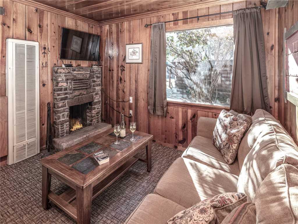 Destiny Cabin, 2 Bedrooms, Fireplace, Midtown, Sleeps 7 - thumb 1