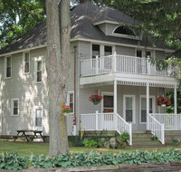 Devil's Lake Inn and Devil's Lake Inn Too - Tourism Bookings