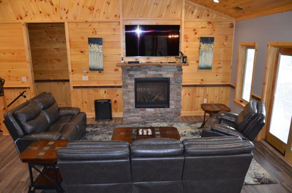 Diamond Bear - 4 Bedrooms, 3.5 Baths, Sleeps 8 Home - thumb 1