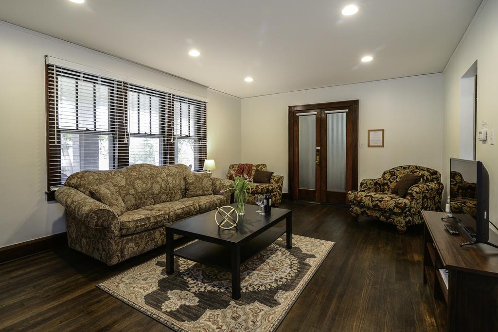 Downtown Convenience, Modern Comfort, Classic Charm - thumb 2