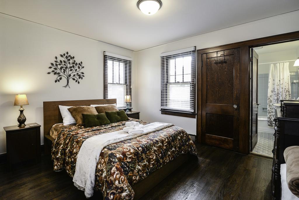 Downtown Convenience, Modern Comfort, Classic Charm - thumb 3