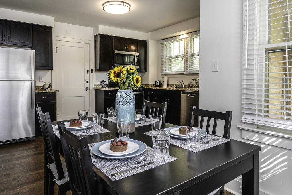 Downtown Convenience, Modern Comfort, Classic Charm - thumb 0