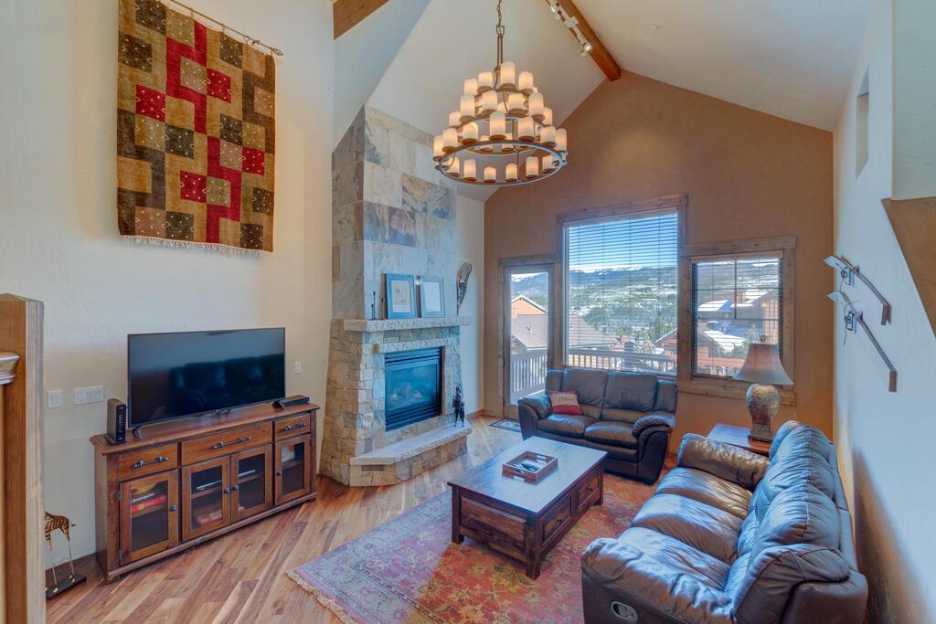 Downtown Luxury Chalet #1240 Near Resort With Hot Tub - FREE Activities Daily, WiFi & Shuttle - thumb 2