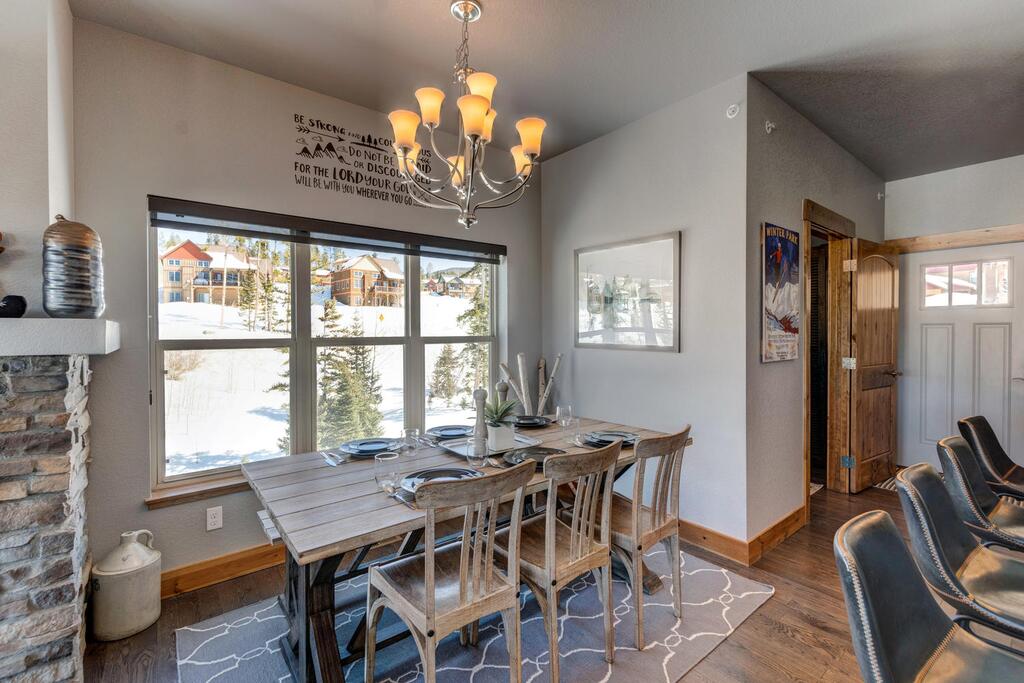 Downtown Luxury Chalet #39 Near Resort With Hot Tub - FREE Activities Daily, WiFi & Shuttle - thumb 2