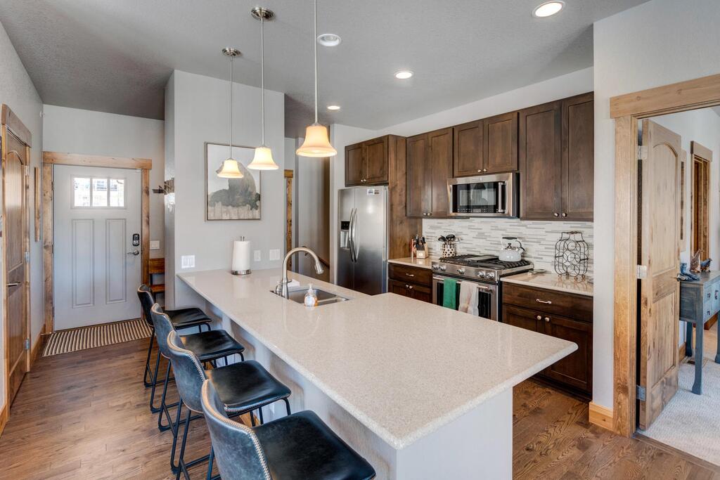 Downtown Luxury Chalet #39 Near Resort With Hot Tub - FREE Activities Daily, WiFi & Shuttle - thumb 1