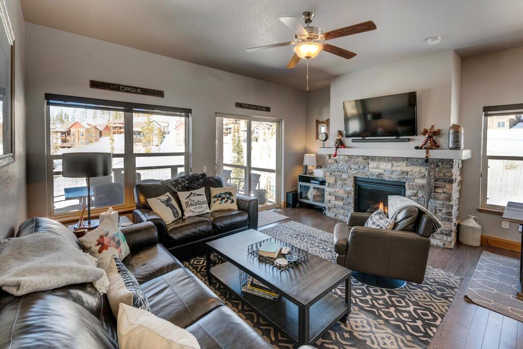 Downtown Luxury Chalet #39 Near Resort With Hot Tub - FREE Activities Daily, WiFi & Shuttle - thumb 3