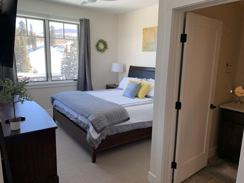 Downtown Luxury Condo #406 Near Resort With Huge Hot Tub - FREE Activities Daily, WiFi & Shuttle - thumb 2