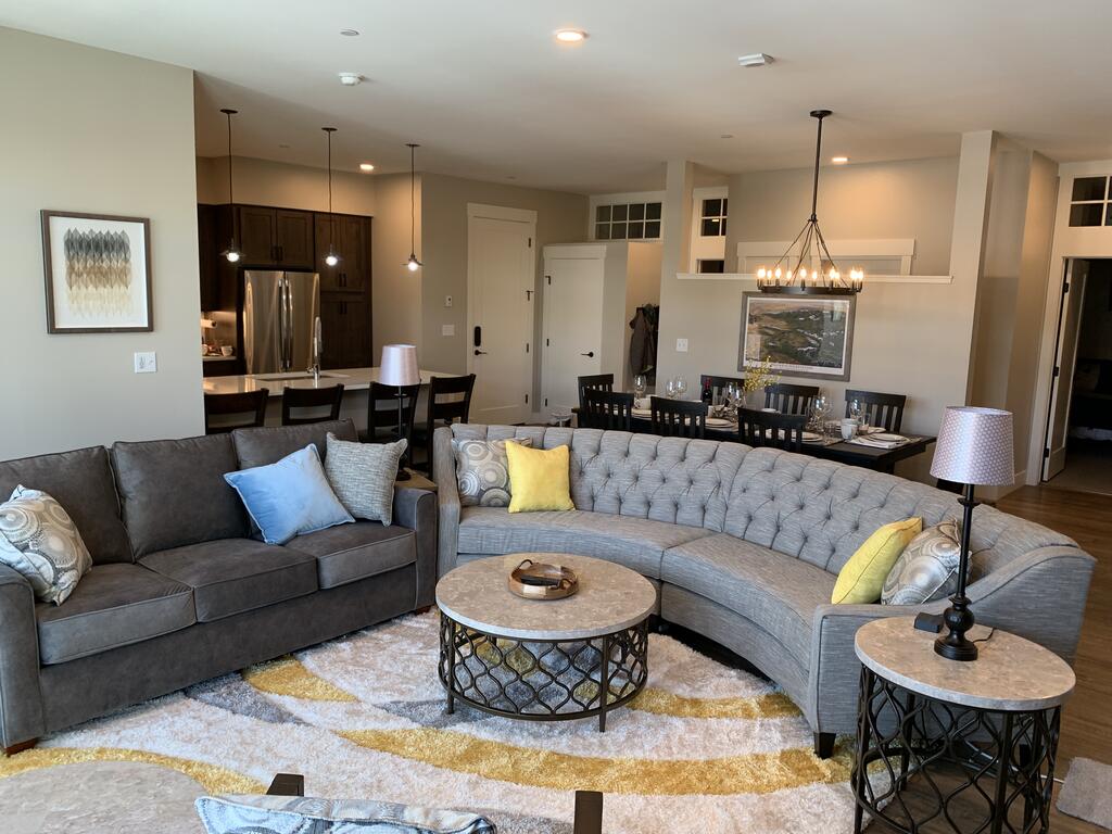 Downtown Luxury Condo #406 Near Resort With Huge Hot Tub - FREE Activities Daily, WiFi & Shuttle - thumb 0