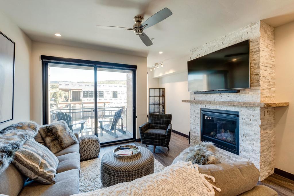 Downtown Luxury Villa #296 Near Resort With Rooftop Hot Tub - FREE Activities Daily, WiFi & Shuttle - thumb 2
