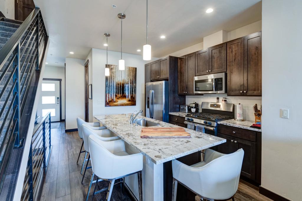 Downtown Luxury Villa #296 Near Resort With Rooftop Hot Tub - FREE Activities Daily, WiFi & Shuttle - thumb 1
